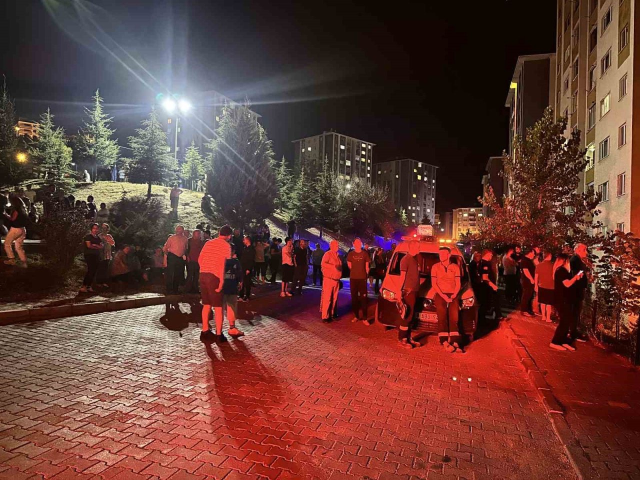 Prizde unutulan ütü evi yaktı