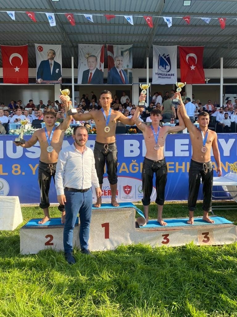 Pamukkaleli pehlivanlar Manisa’dan 8 madalya kaptı