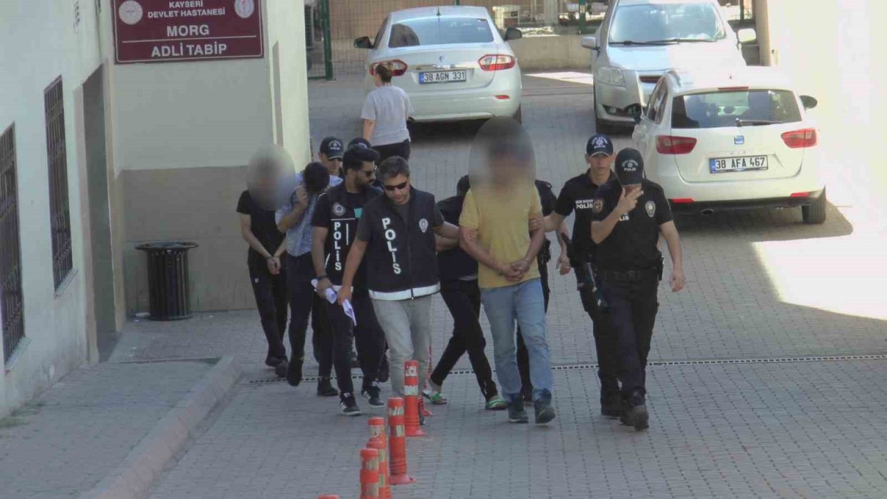 Zehir tacirleri adliyeye sevk edildi