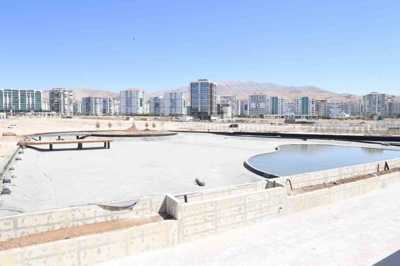 100. Yıl Kent Parkında çalışmalar sürüyor