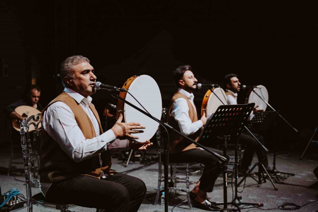 Bengü Erzurum’da sevenlerini coşturdu