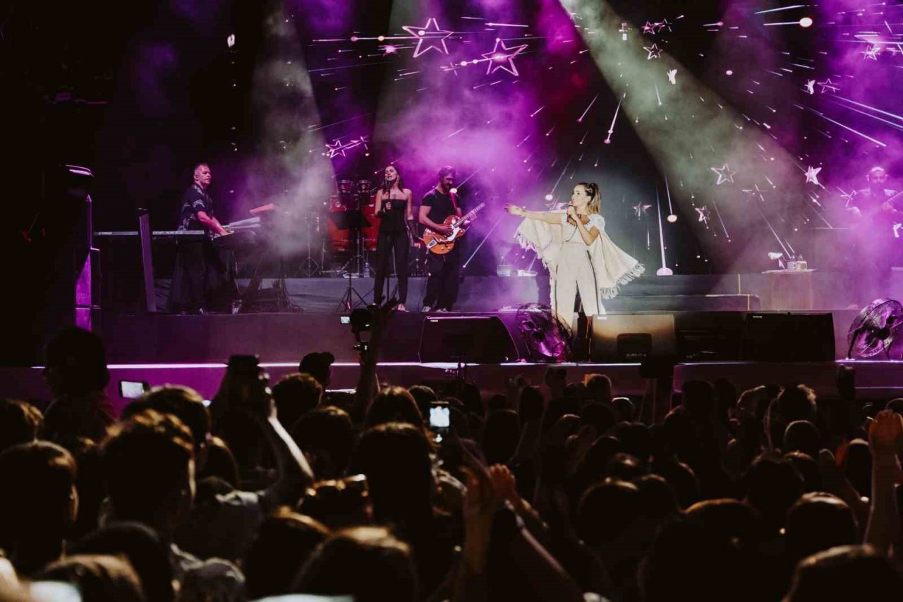 Bengü Erzurum’da sevenlerini coşturdu
