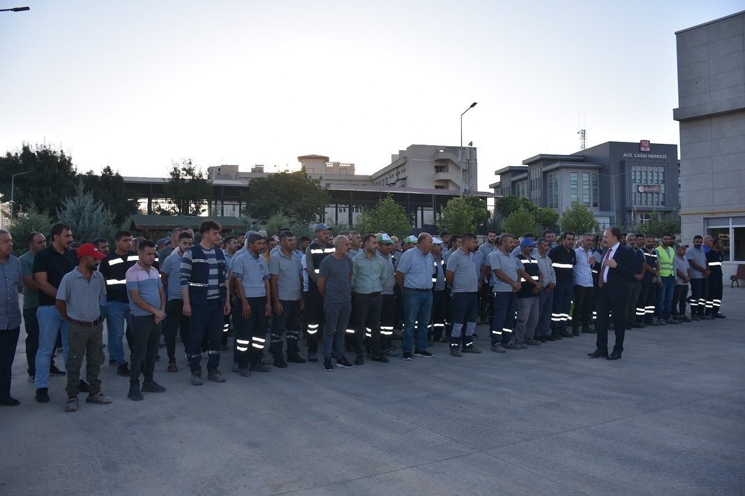 Vali Kızılkaya belediyenin temizlik personeliyle bir araya geldi