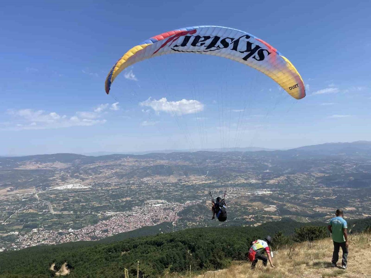 Simav’da Eynal Yamaç Paraşütü ve Havacılık Festivali