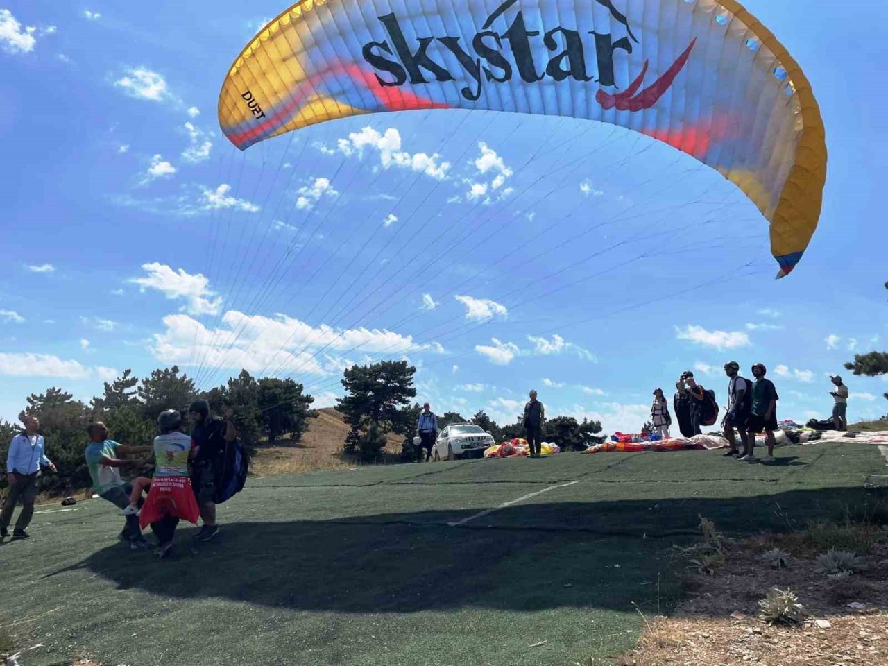Simav’da Eynal Yamaç Paraşütü ve Havacılık Festivali