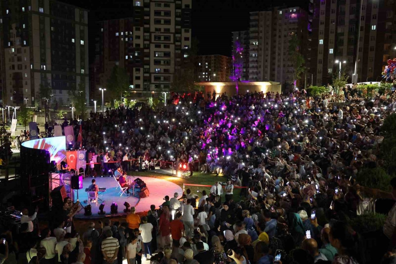 Talas’ın Muhteşem Meydanı’nda Muhteşem Konser