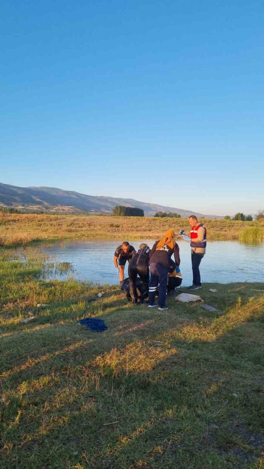 Serinlemek için gittiği gölette hayatını kaybetti
