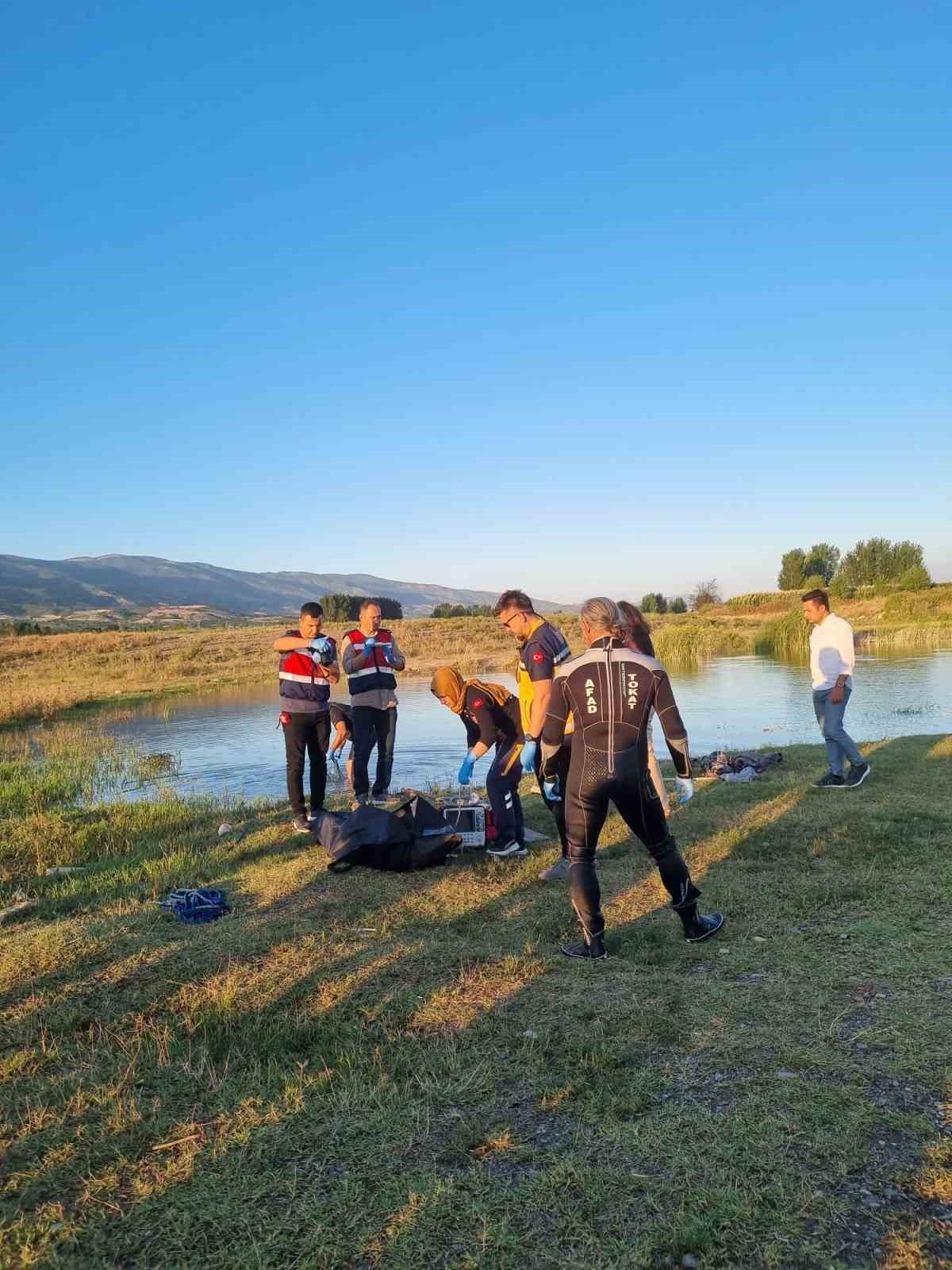 Serinlemek için gittiği gölette hayatını kaybetti