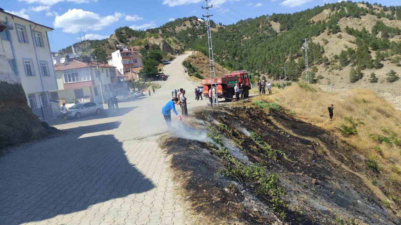 Otluk alanda çıkan yangın paniğe sebep oldu