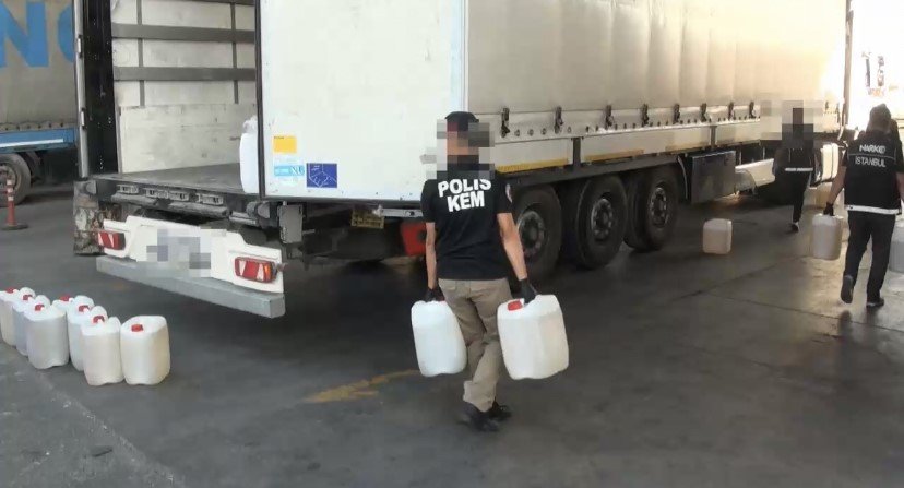 Tuzla’da narkotik operasyonu: 447 kilogram sıvı metamfetamin ele geçirildi