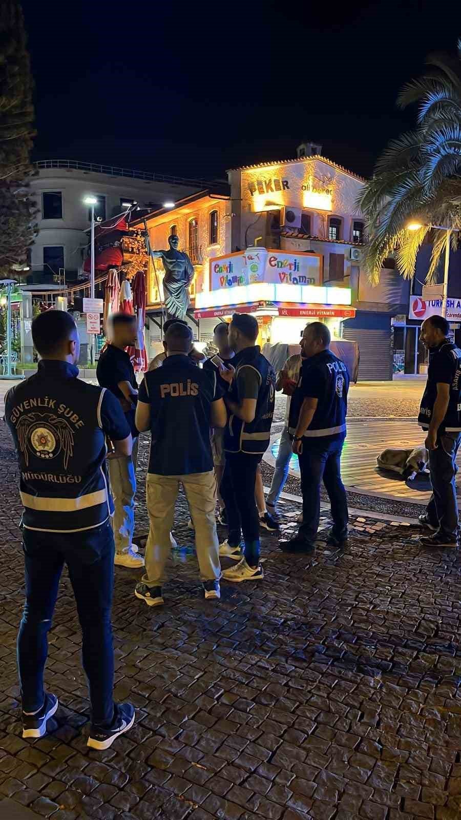 Antalya’da Güven Huzur uygulaması: Aranan 11 firari yakalandı