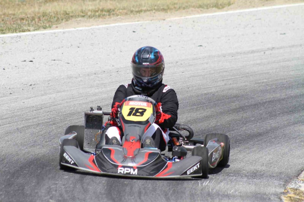 Murat Can Eğilmez, kartingde Türkiye şampiyonu oldu