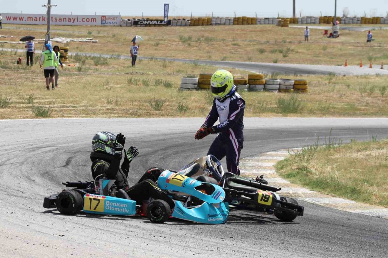 Murat Can Eğilmez, kartingde Türkiye şampiyonu oldu