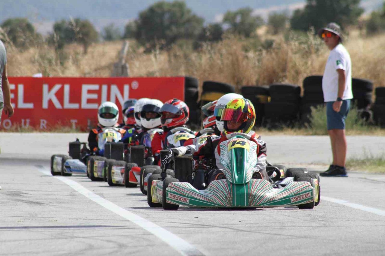 Murat Can Eğilmez, kartingde Türkiye şampiyonu oldu