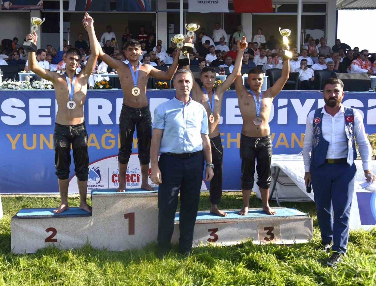 Başarılı yağlı güreşçiden bir madalya daha