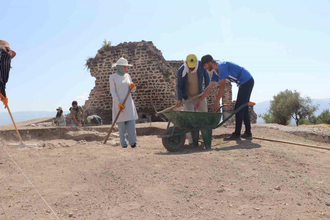 Anadolu’nun ikinci en büyük kalesinde kazı çalışmaları devam ediyor
