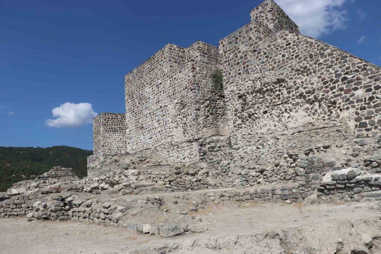 Anadolu’nun ikinci en büyük kalesinde kazı çalışmaları devam ediyor