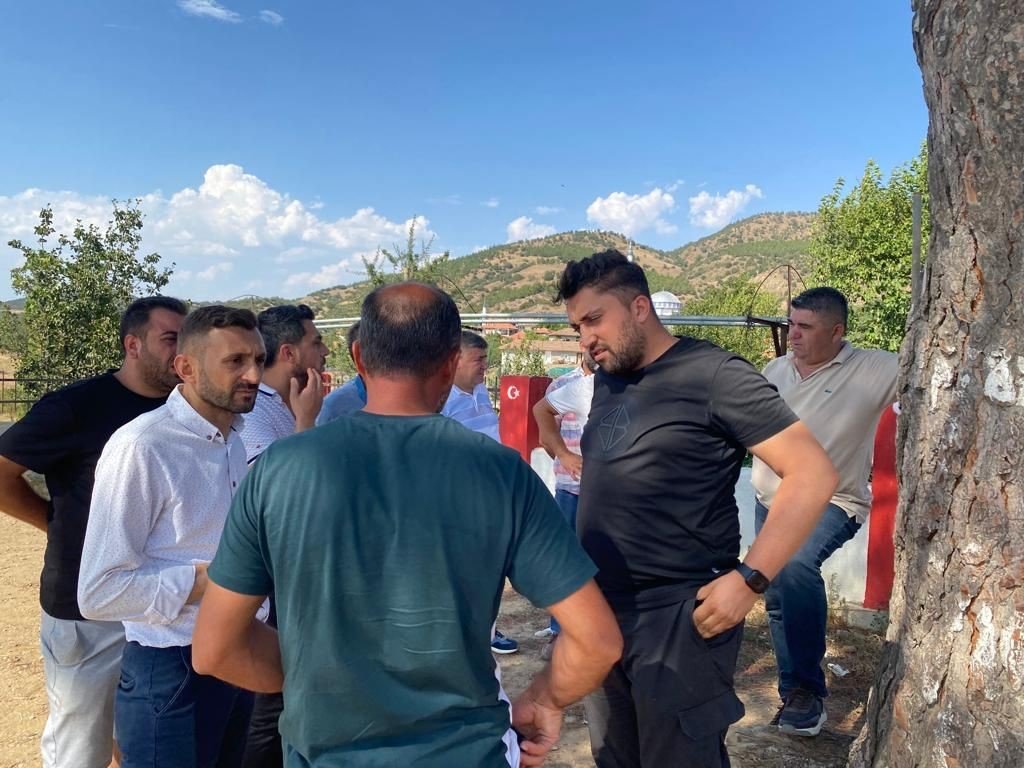 Sarıgöl’de 4 mahalleye halı saha yapılıyor