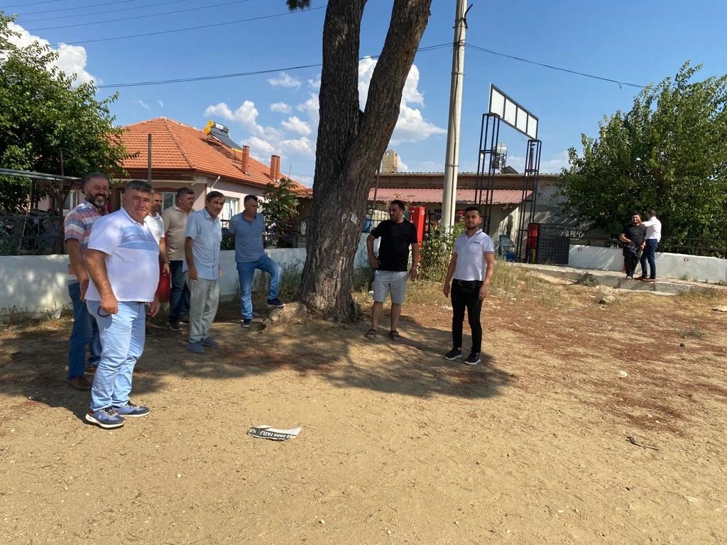 Sarıgöl’de 4 mahalleye halı saha yapılıyor