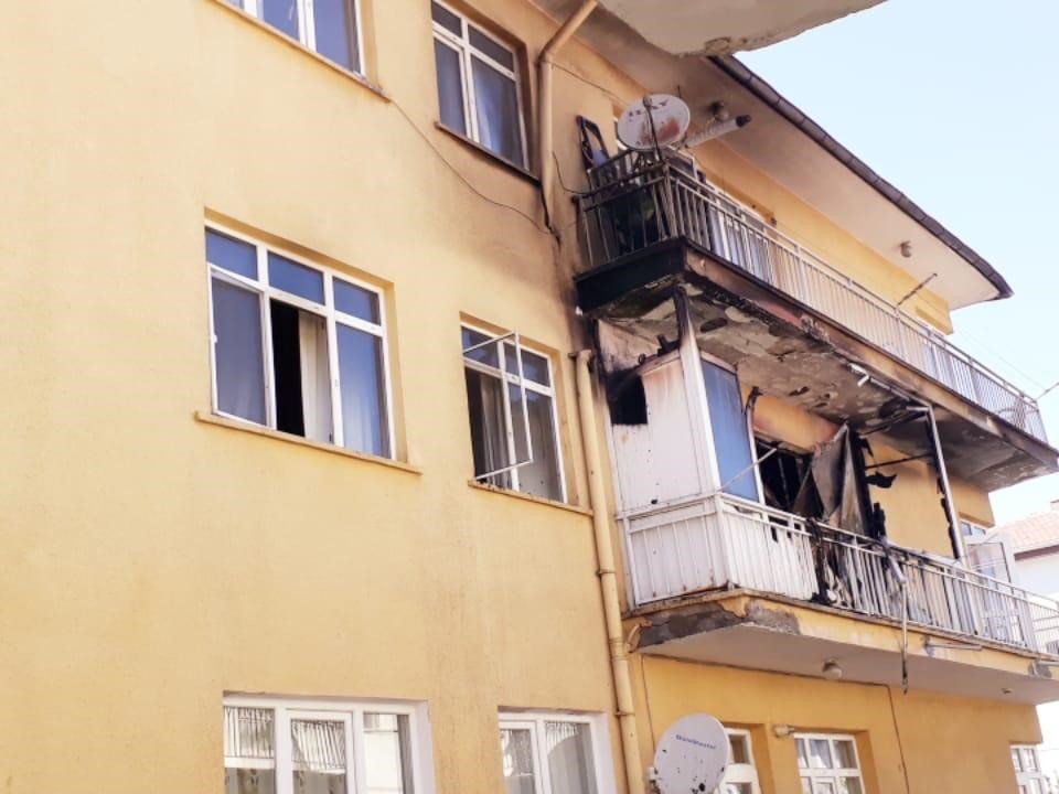 Balkonda patlayan buzdolabı yangına sebep oldu