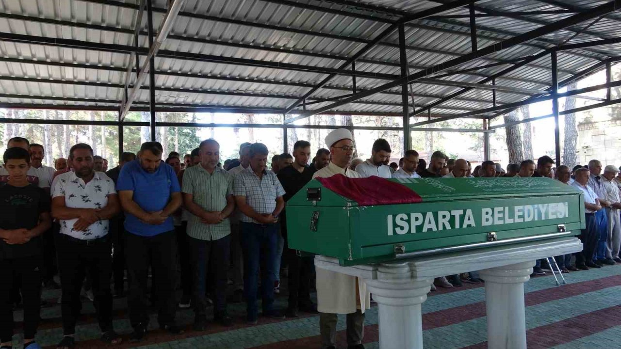 Kocası tarafından vahşice katledilen genç kadın gözyaşlarıyla toprağa verildi