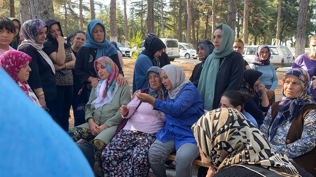 Kocası tarafından vahşice katledilen genç kadın gözyaşlarıyla toprağa verildi