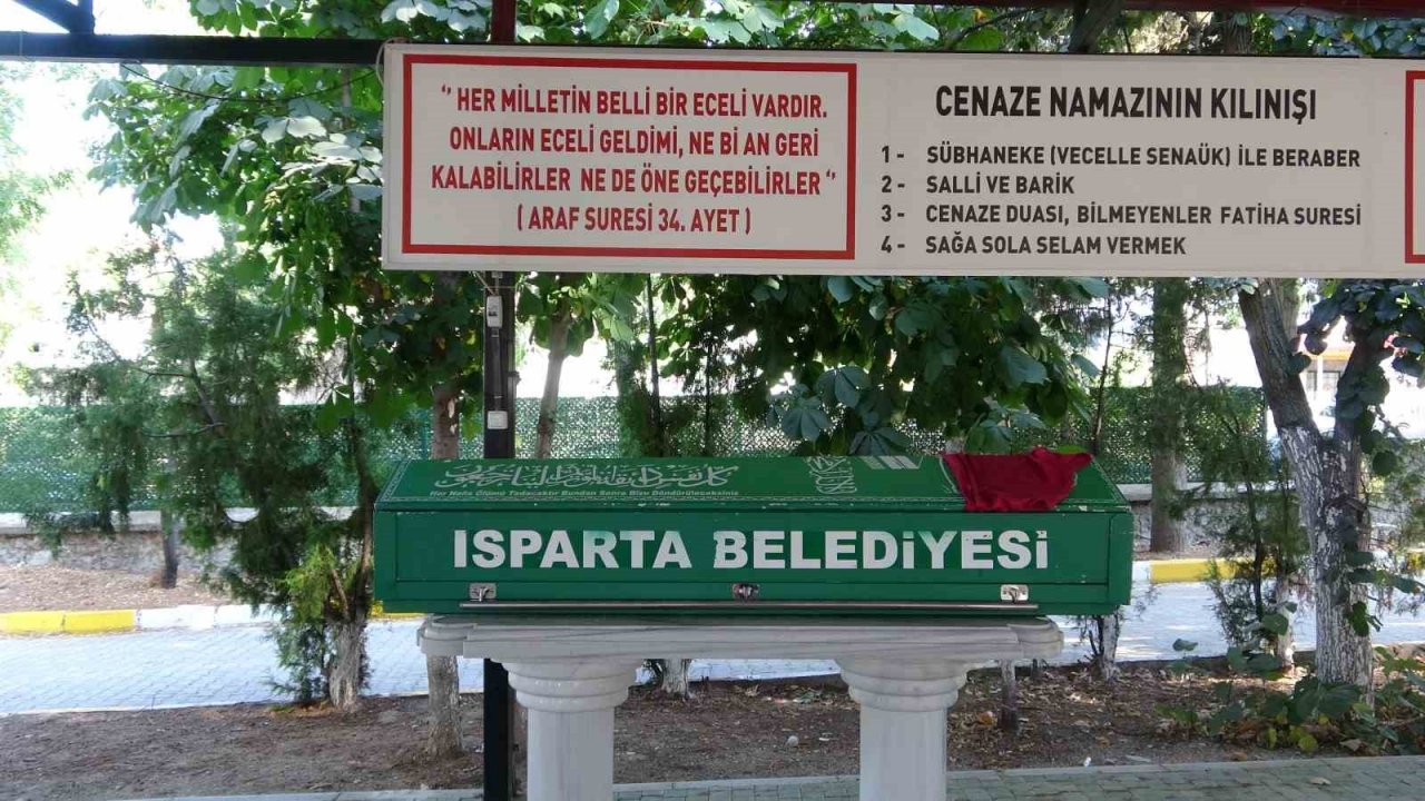 Kocası tarafından vahşice katledilen genç kadın gözyaşlarıyla toprağa verildi