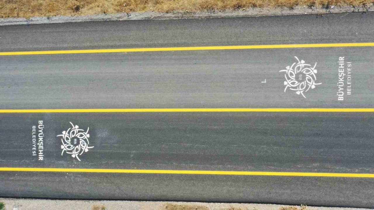 Denizköy Mahallesi sıcak asfalta kavuştu, cadde araç trafiğine açıldı