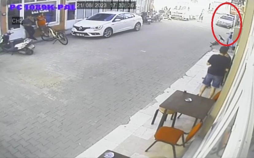 Bursa’da bir otomobil alev alev yandı, yanındaki tüp kamyoneti korkuttu