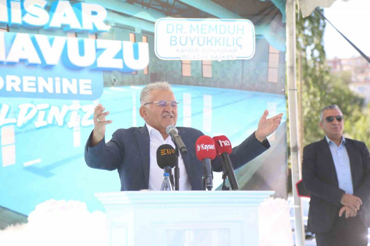 Başkan Büyükkılıç, Yeşilhisar Yüzme Havuzu’nun açılışını yaptı