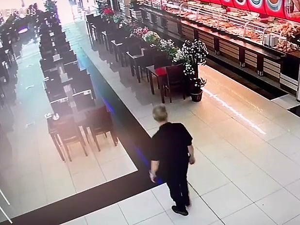 İstediği yerde yemek yiyemeyen şoförün başlattığı kavgada aşçının kafasını yarıldı