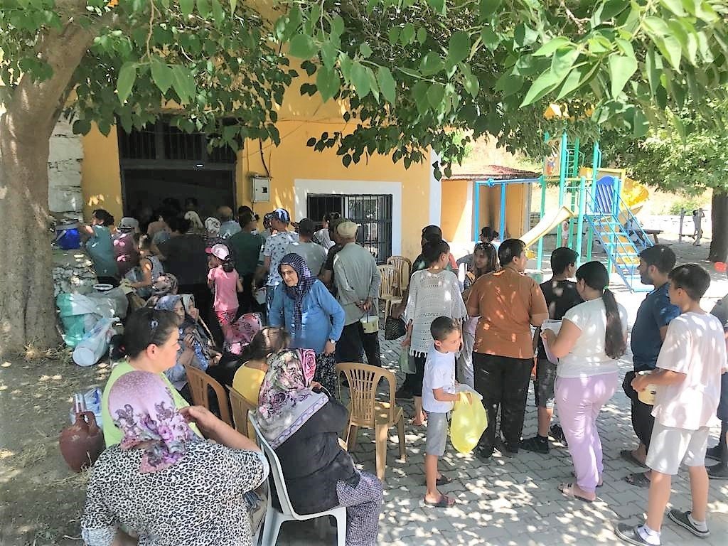 Buldanlılar 30 yıllık aşure geleneği yaşattı