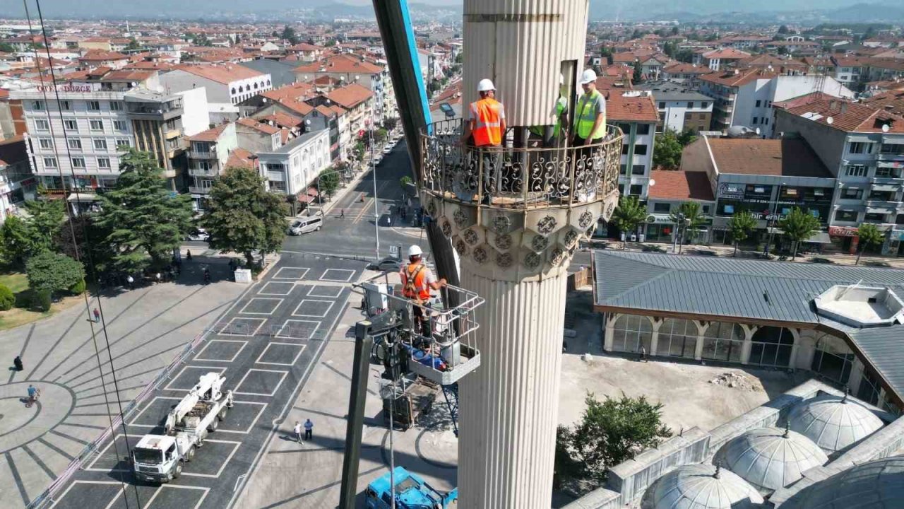 Caminin minare sökümü başlandı