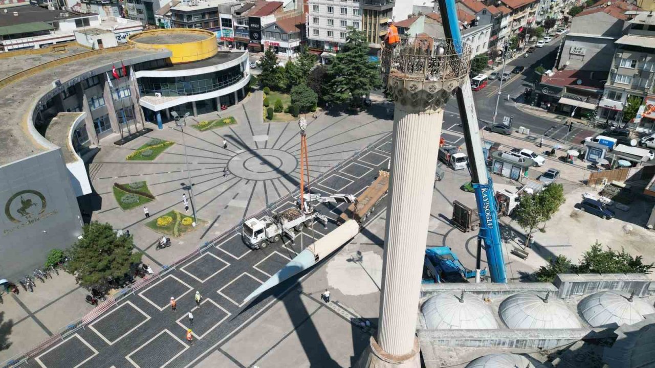 Caminin minare sökümü başlandı