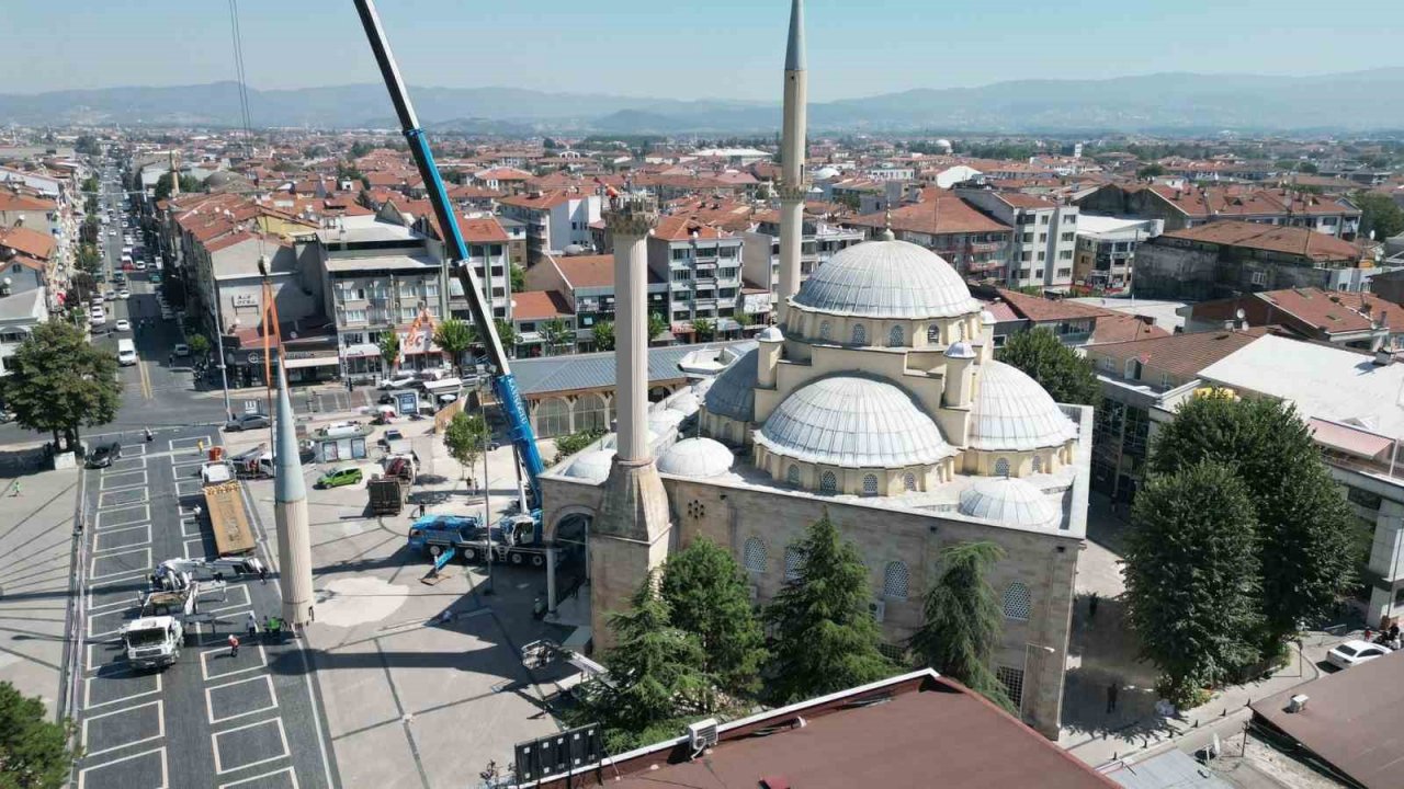 Caminin minare sökümü başlandı