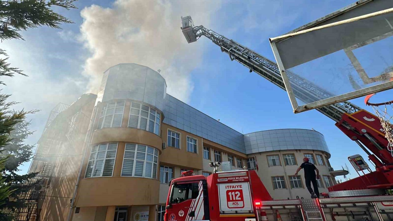 Okulda çıkan yangın korkuttu
