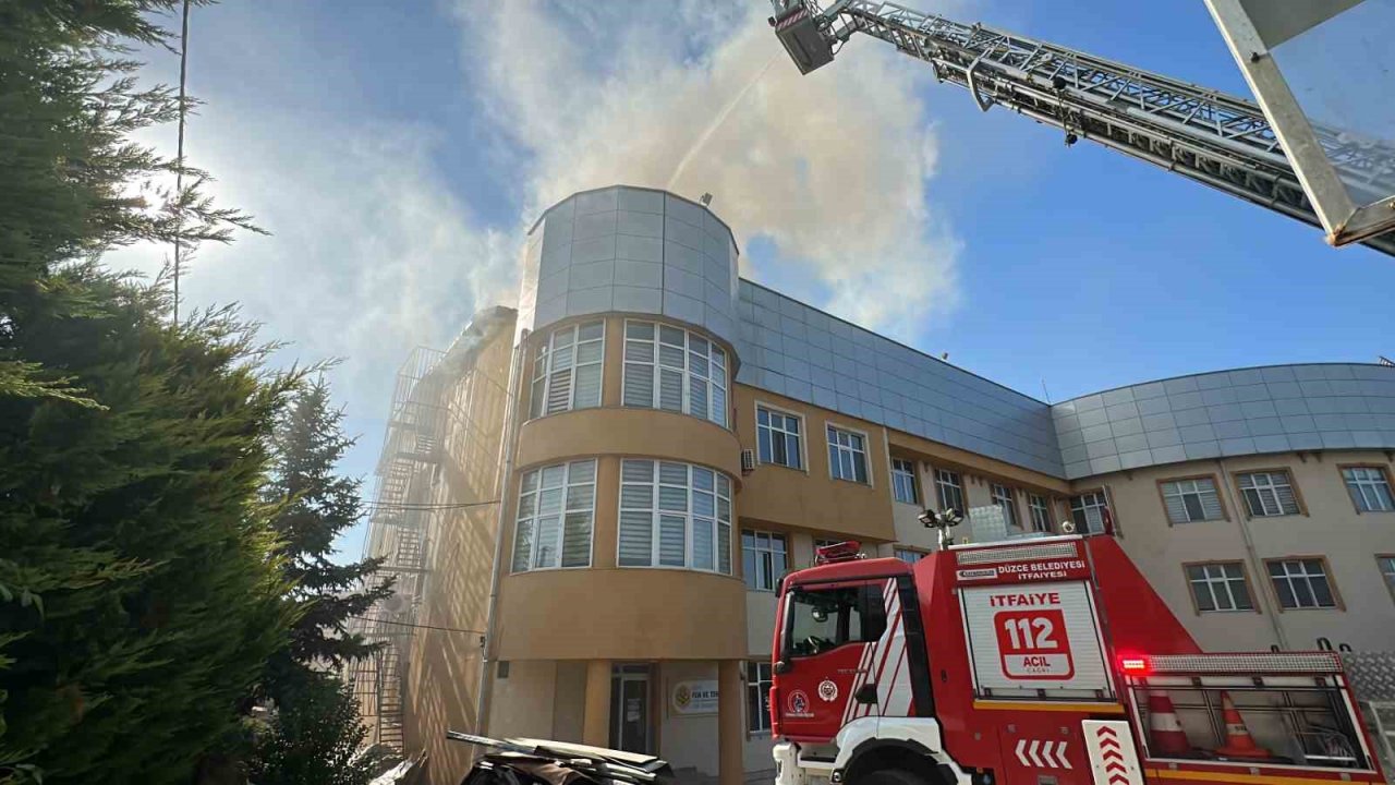 Okulda çıkan yangın korkuttu