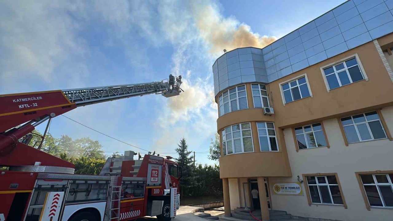 Okulda çıkan yangın korkuttu