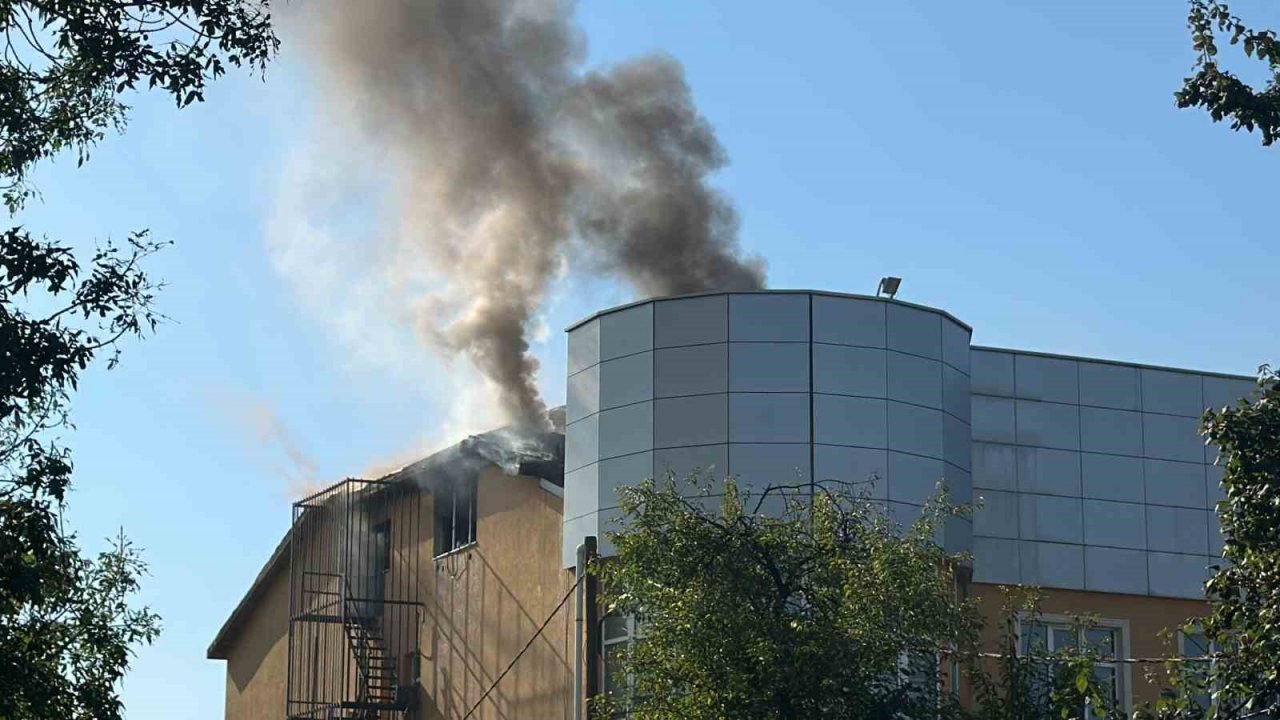 Okulda çıkan yangın korkuttu