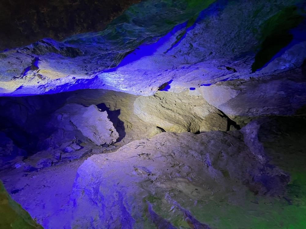 Yaz aylarının serinleten mağarası şifa dağıtıyor