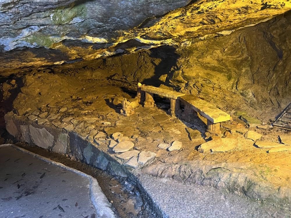 Yaz aylarının serinleten mağarası şifa dağıtıyor