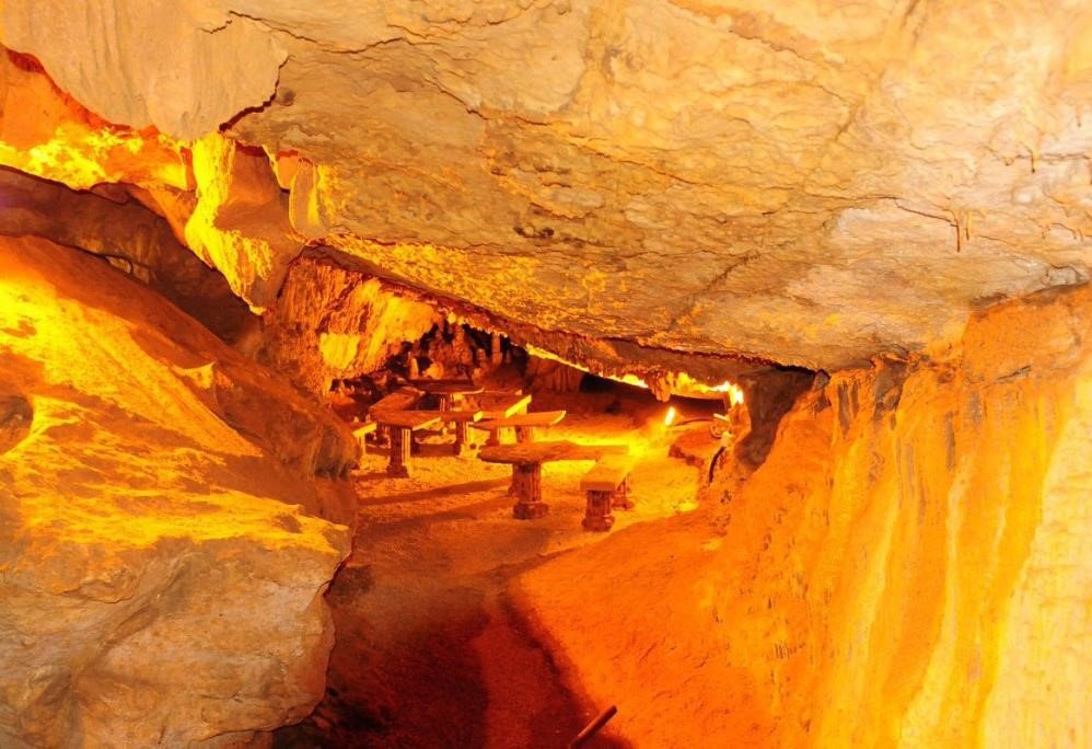 Yaz aylarının serinleten mağarası şifa dağıtıyor