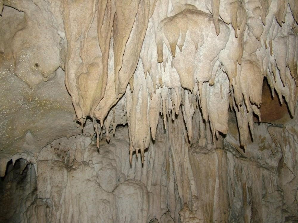 Yaz aylarının serinleten mağarası şifa dağıtıyor