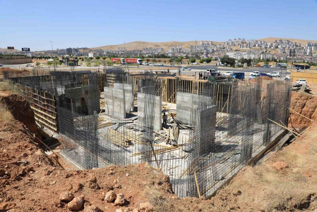 Başkan Şerifoğulları; “İlk günkü aşkla çalışıyor ve şehrimizin her köşesine hizmet götürmeye devam ediyoruz”