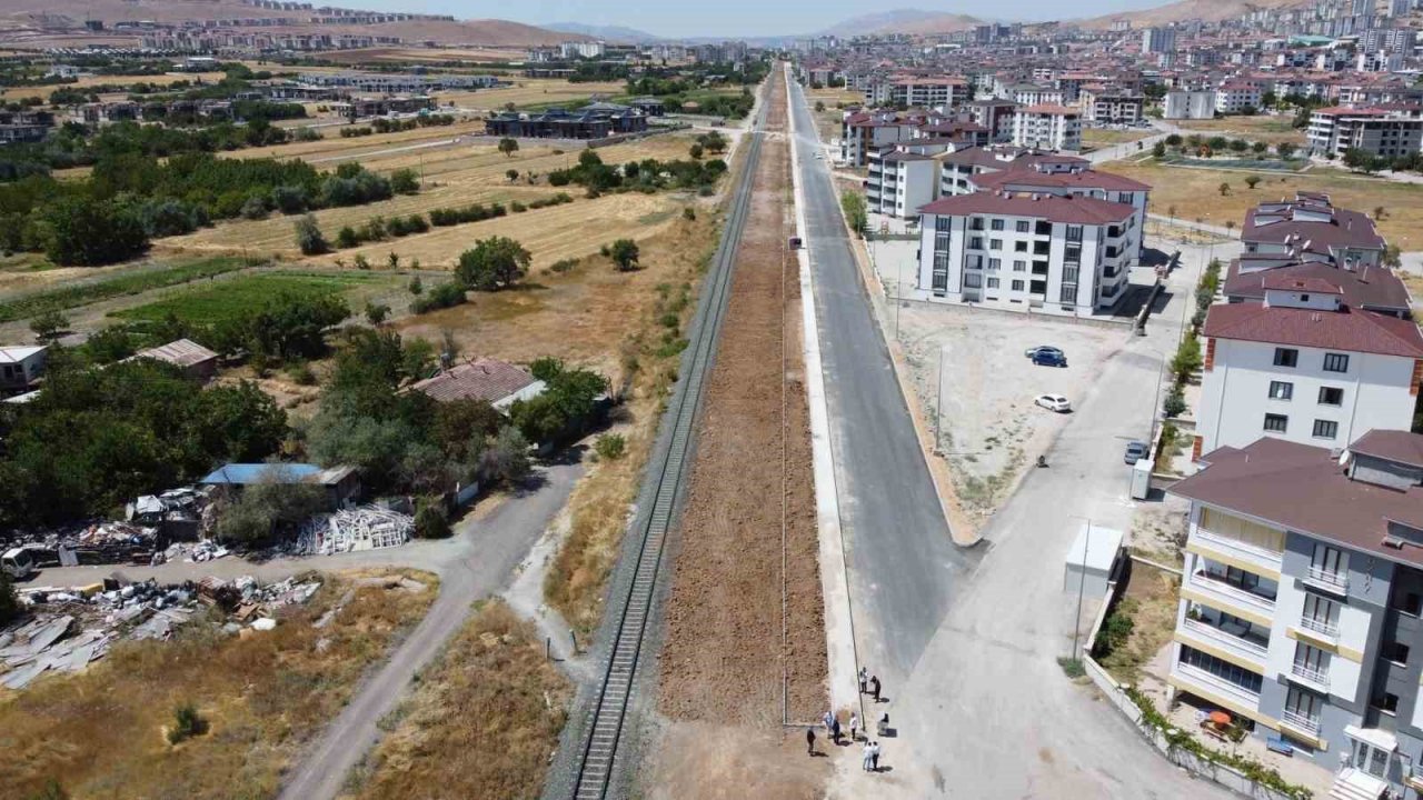 Başkan Şerifoğulları; “İlk günkü aşkla çalışıyor ve şehrimizin her köşesine hizmet götürmeye devam ediyoruz”