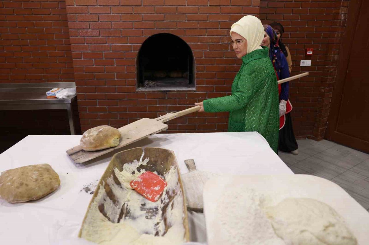 Emine Erdoğan, Ankara’da Ekolojik Köy ziyareti ve lavanta hasadı yaptı