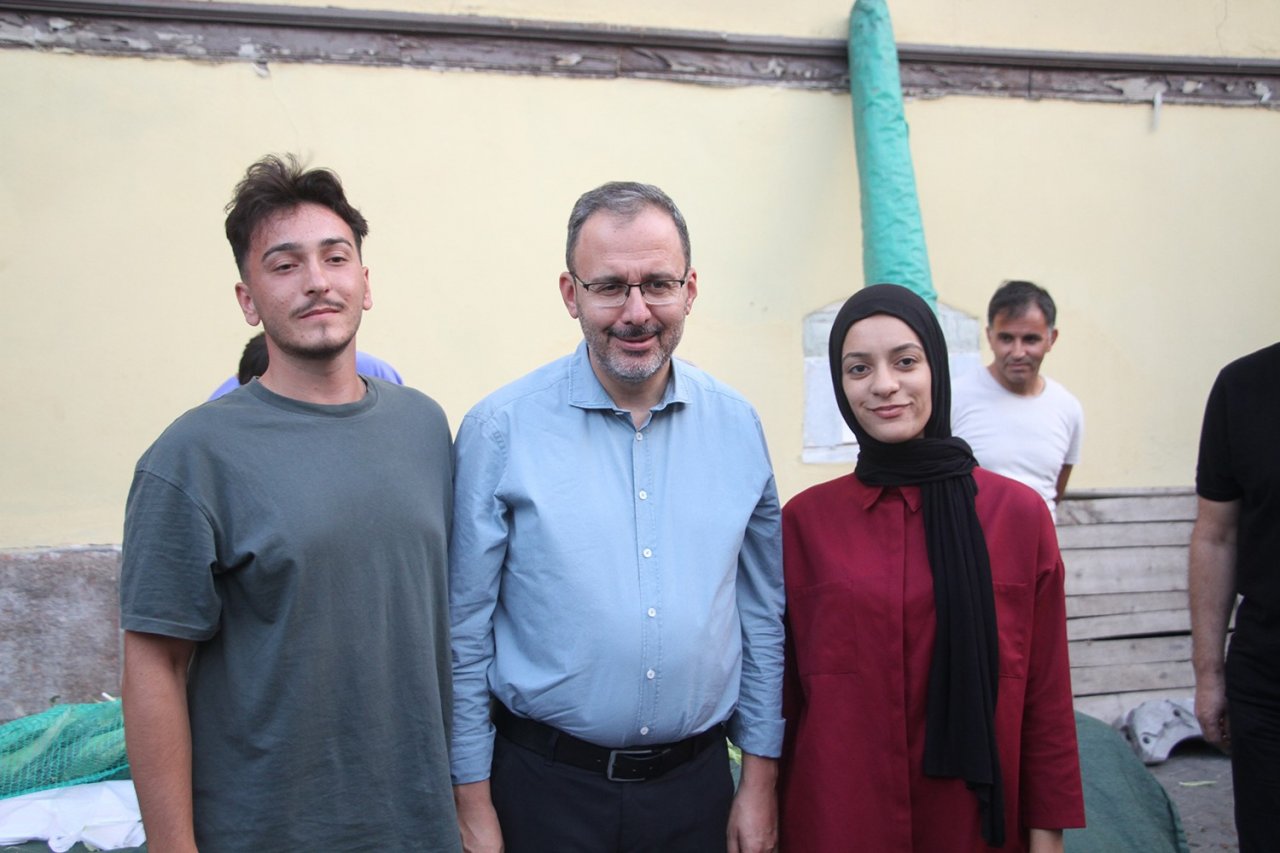 Eski Bakan Kasapoğlu memleketi Kula’yı ziyaret etti