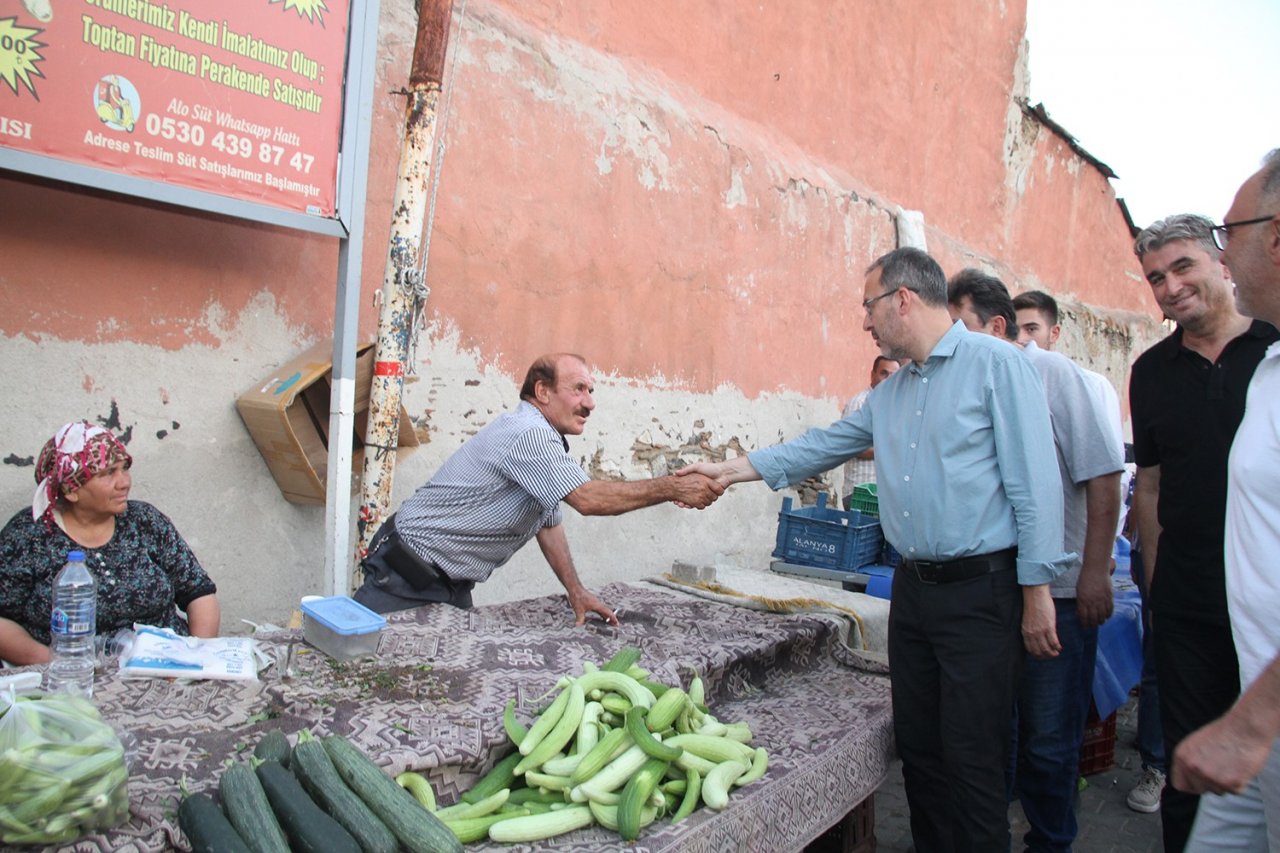 Eski Bakan Kasapoğlu memleketi Kula’yı ziyaret etti