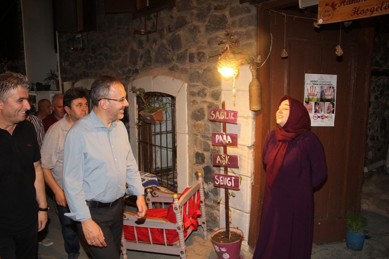 Eski Bakan Kasapoğlu memleketi Kula’yı ziyaret etti