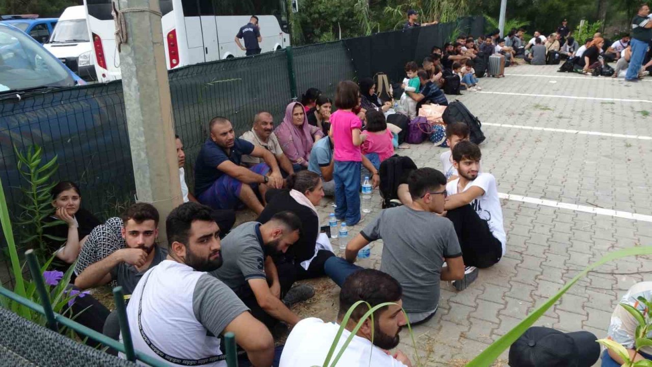 İtalya’ya gitmeye çalışan 270 göçmen Manavgat’ta tekneye binmeden yakalandı